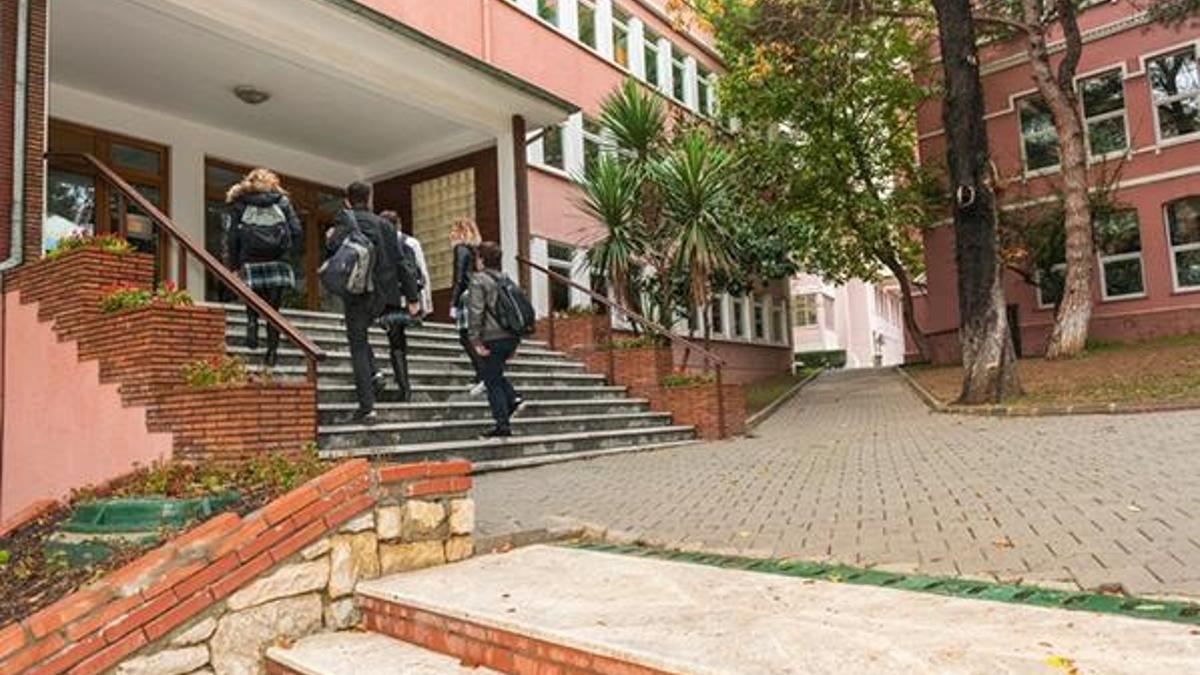 Liseler ne zaman açılıyor? Okullar yüz yüze mi açılacak? Bakan Özer açıkladı!