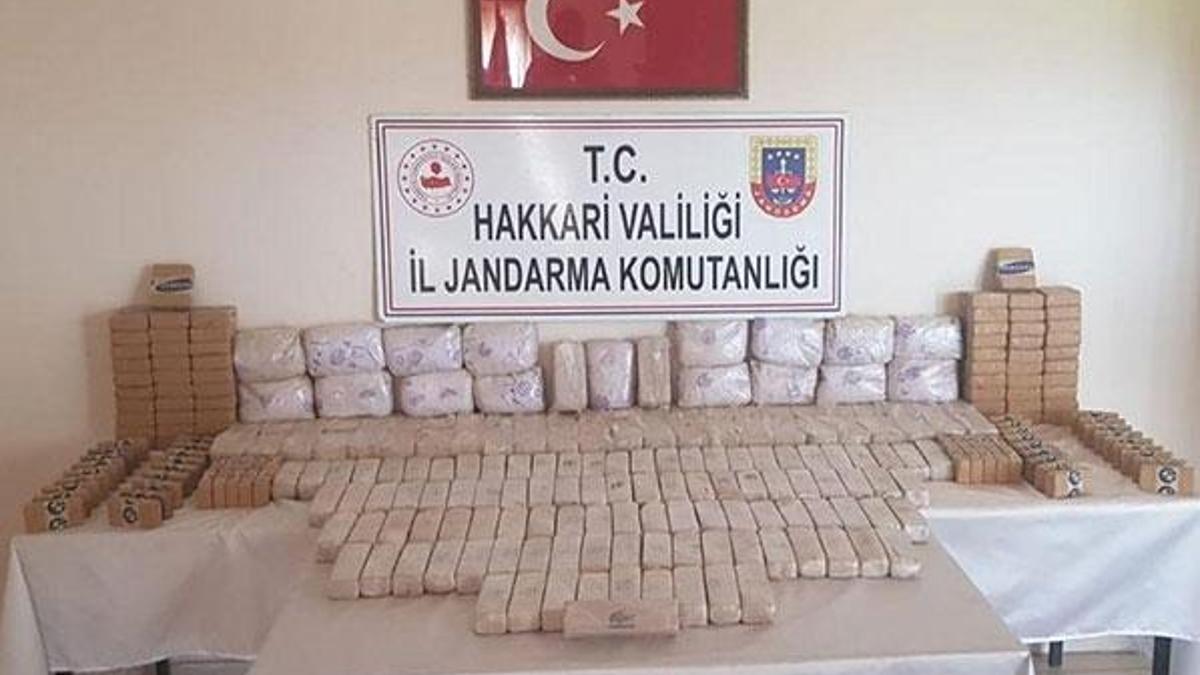Hakkari'de toprağa gömülü 191 kilo eroin ele geçirildi