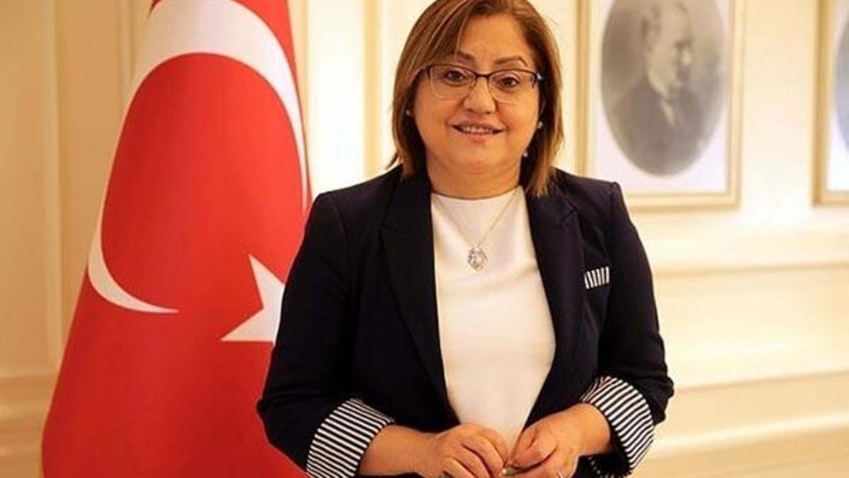 Fatma Şahin maaşını afetzedelere bağışladı