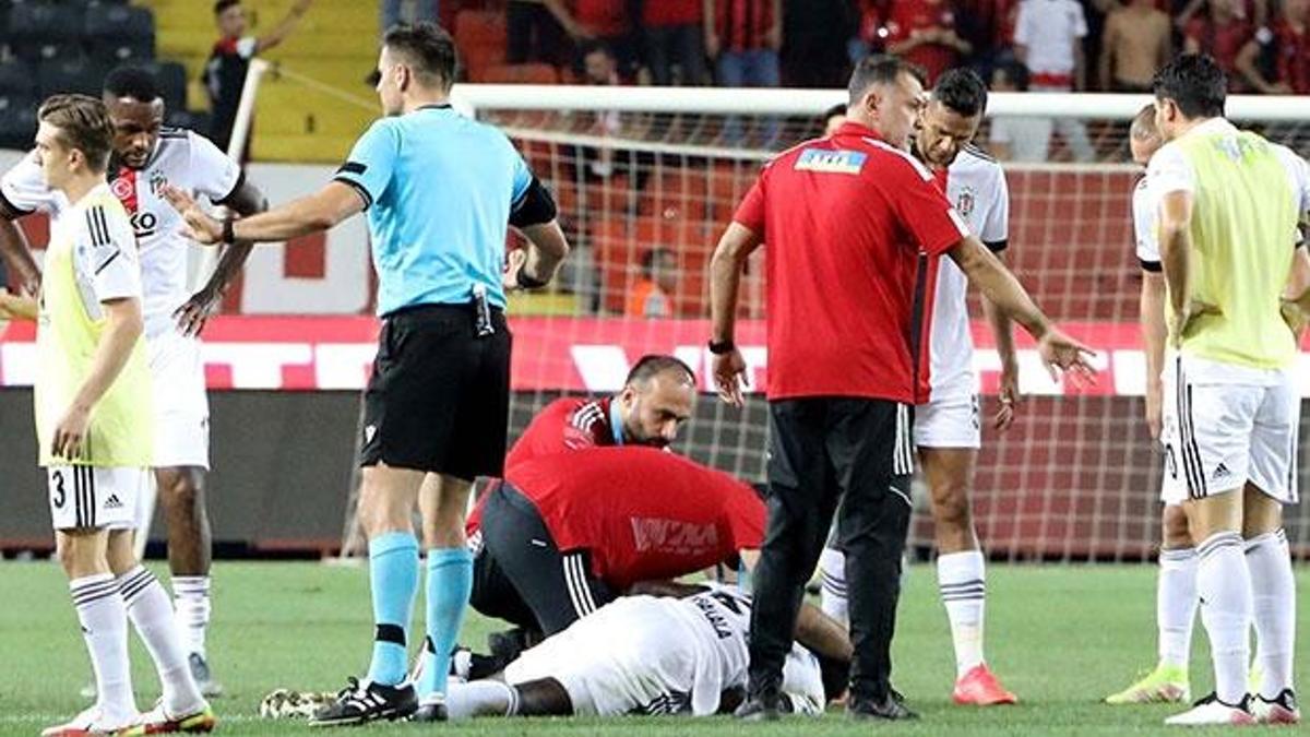 Beşiktaş'ta Fabrice N'Sakala hastaneye kaldırıldı