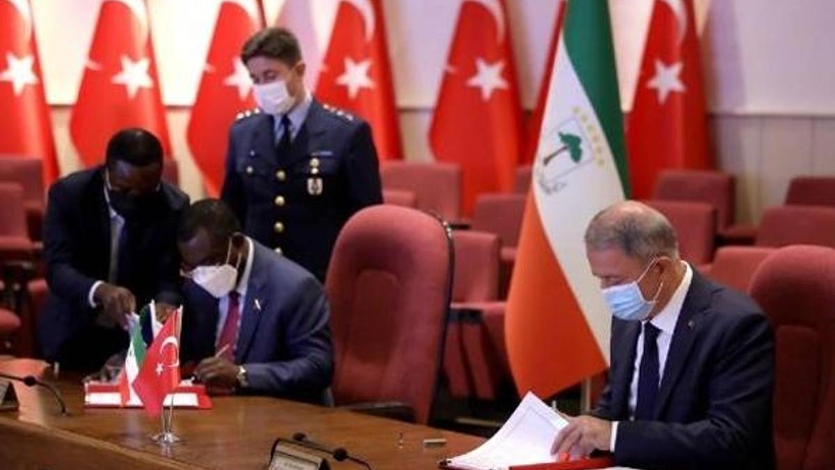 Bakan Akar ile Ekvator Ginesi mevkidaşı Okoma, anlaşma imzaladı