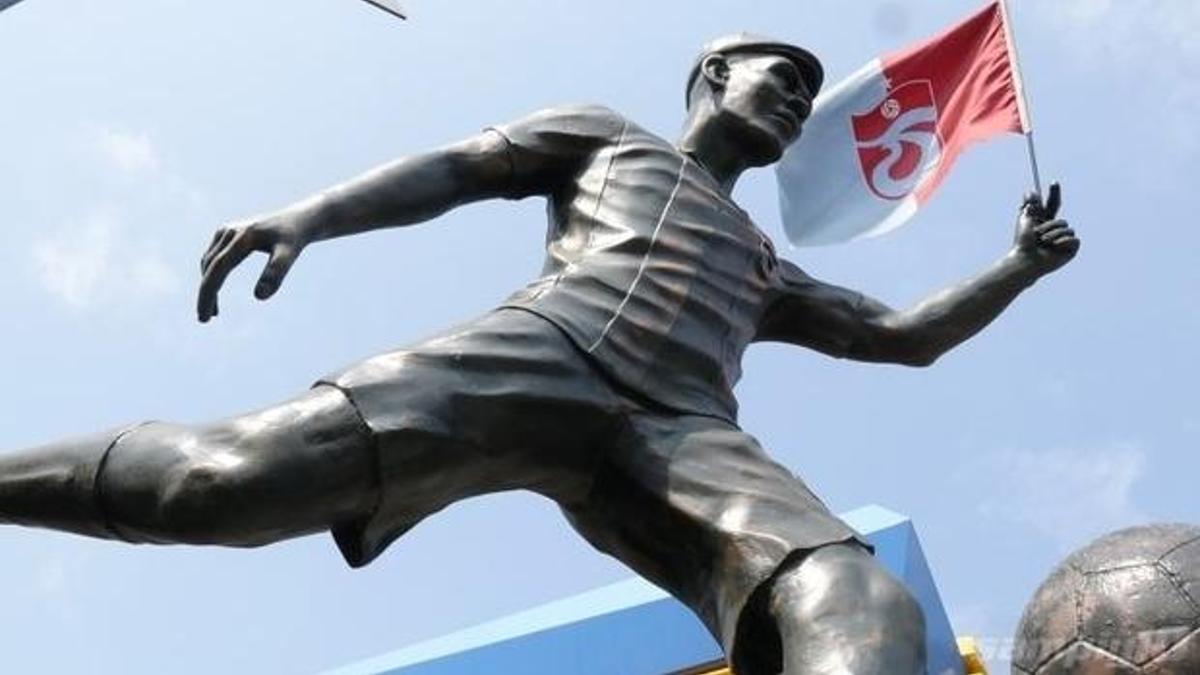 Nwakaeme'nin önce heykeli dikildi şimdi de yeni kontrat