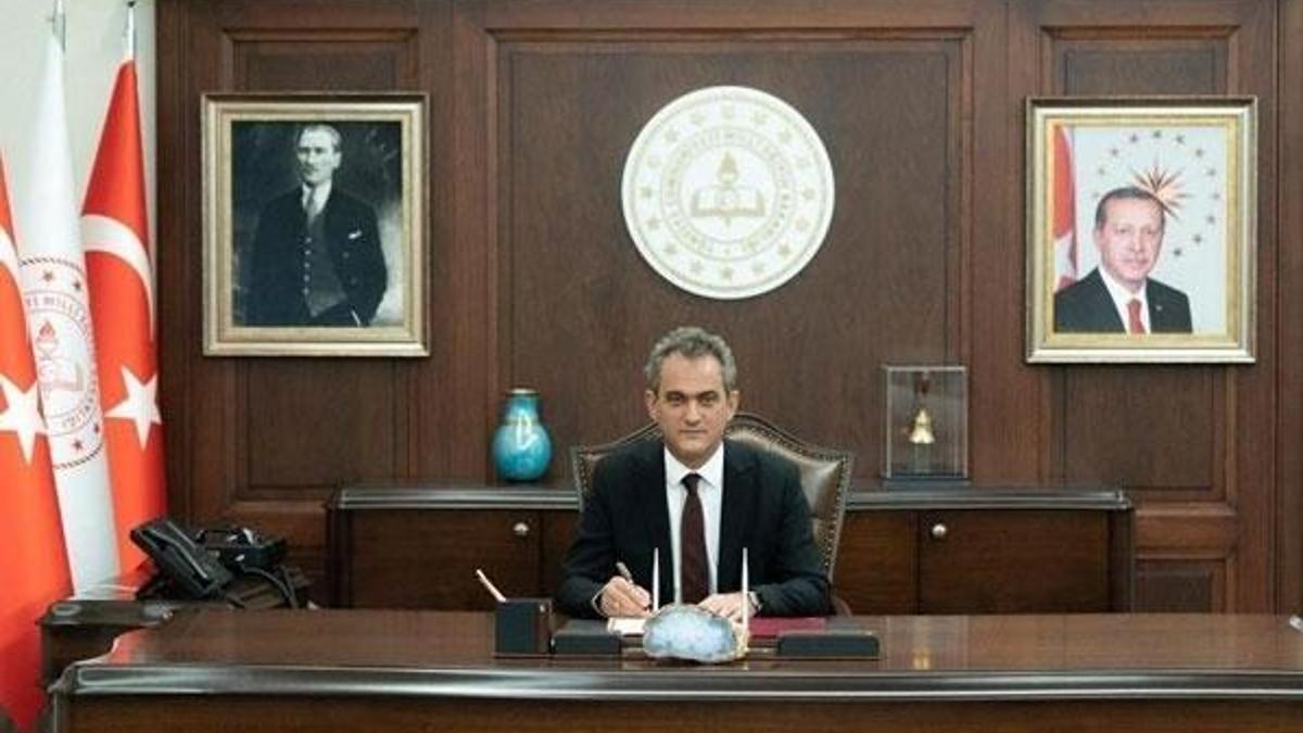 Sel ve yangında zarar gören öğrenci ve öğretmenlere 10 bin tablet