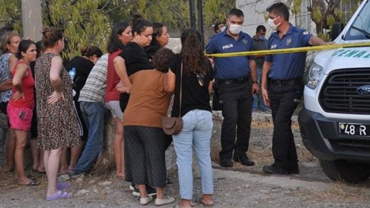 Annesini önce boğdu ardından 15 yerinden bıçaklayıp öldürdü