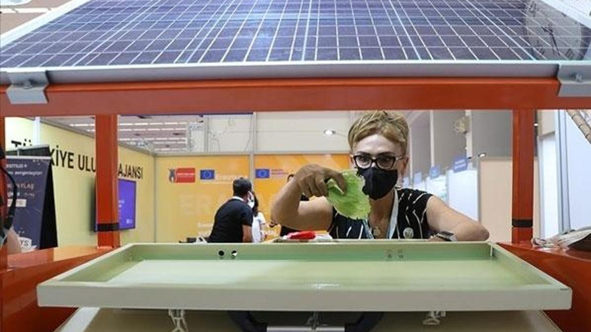 Meslek liseliler atıkları gübreye dönüştüren solar makine geliştirdi