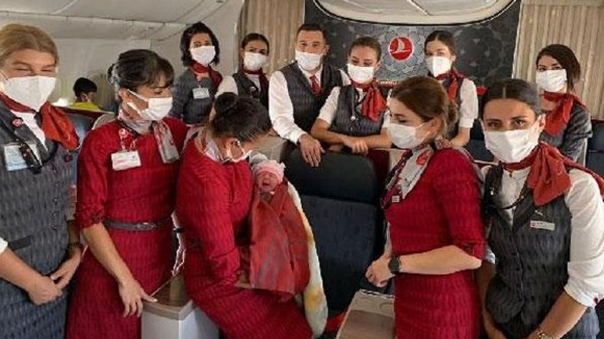 Tahliye uçuşunda Havva bebek dünyaya geldi