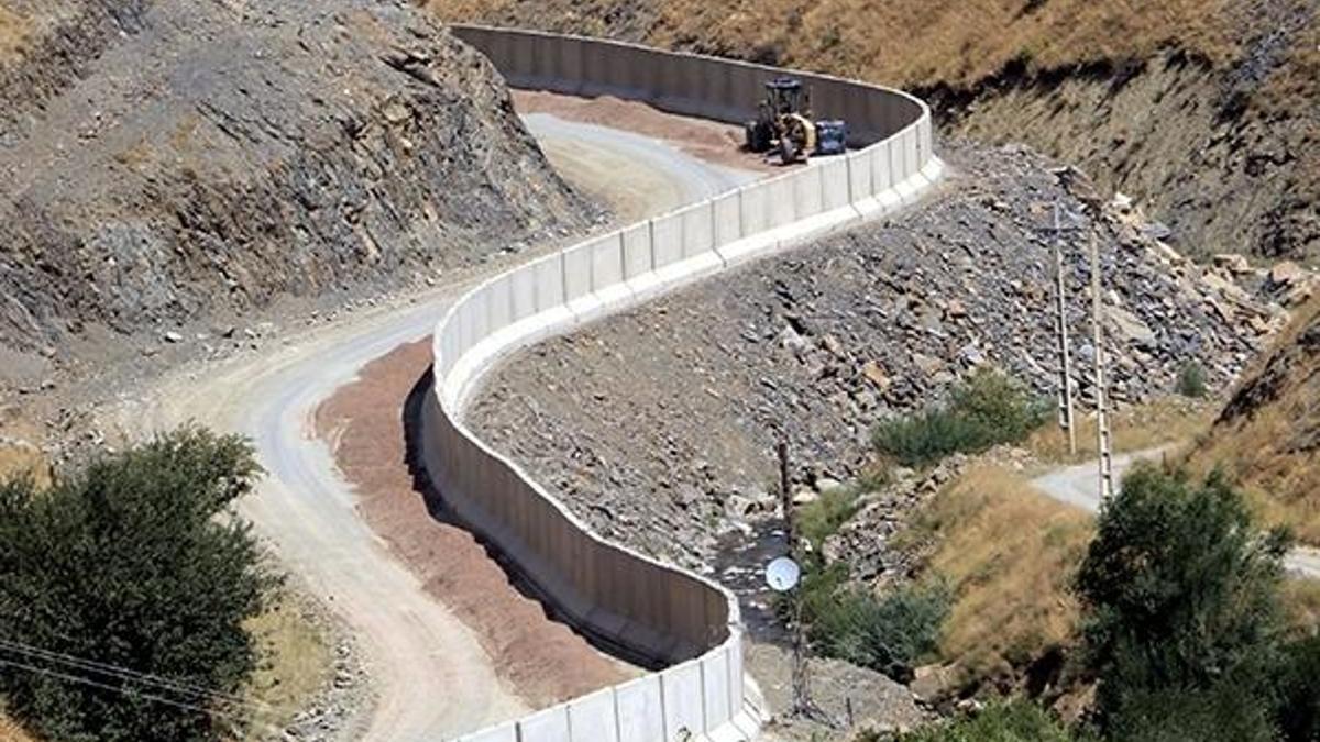 İran sınırına 43 kilometre beton duvar örüldü