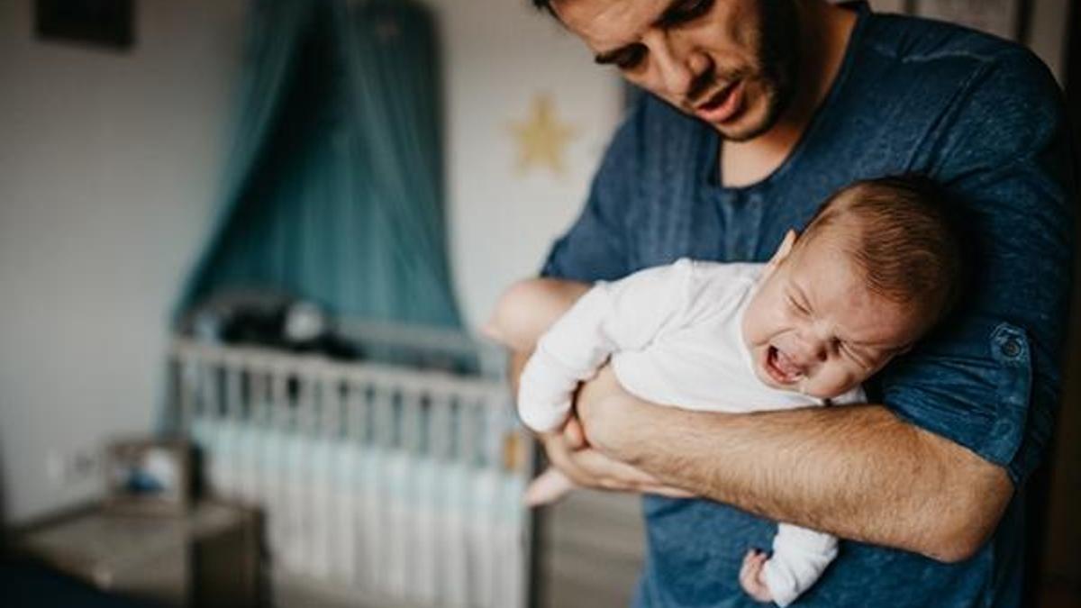 Bebeklerde karın ağrısı neden olur, nasıl geçer?