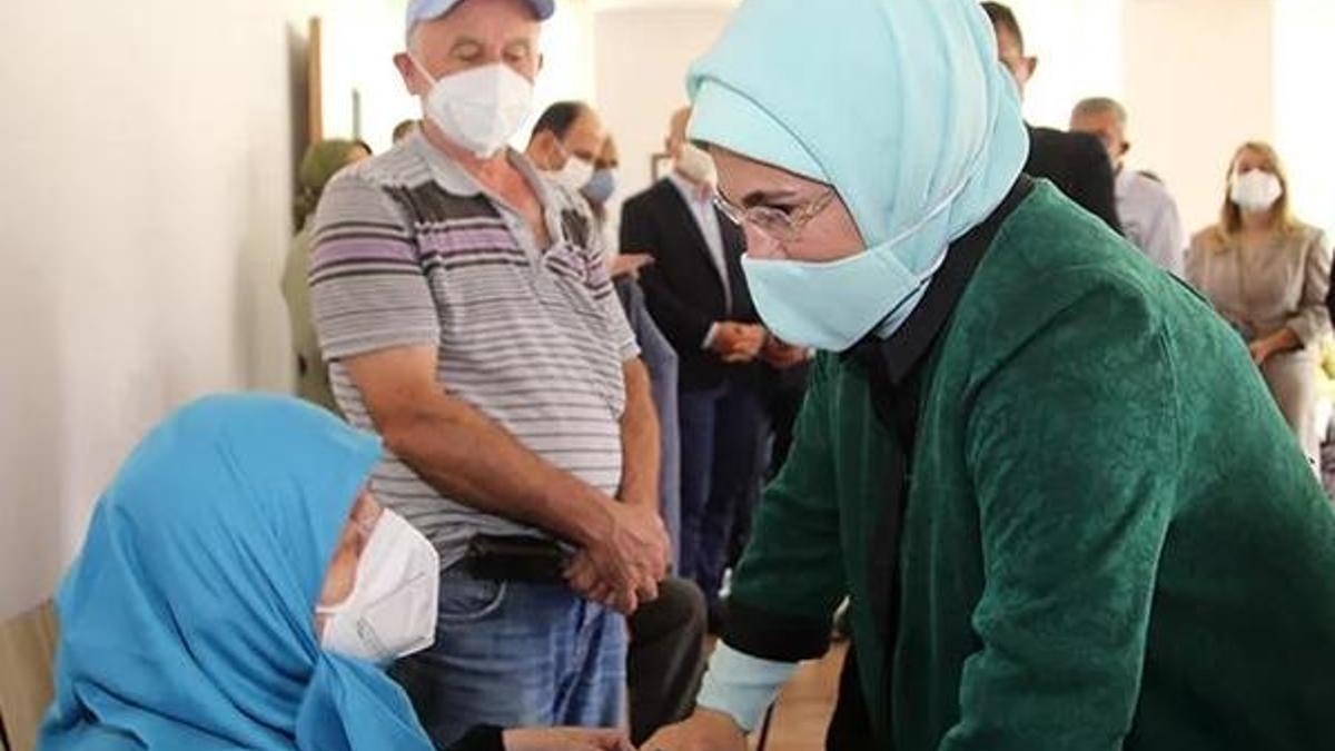 Emine Erdoğan'dan sel felaketinin yaşandığı Bozkurt'a ziyaret