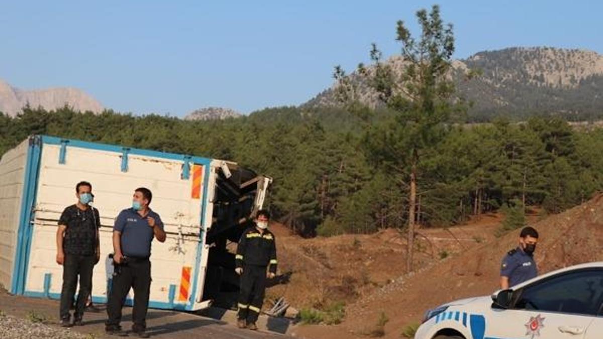 Katliam gibi kaza! Beton bariyere çarptı! Çok sayıda ölü var!