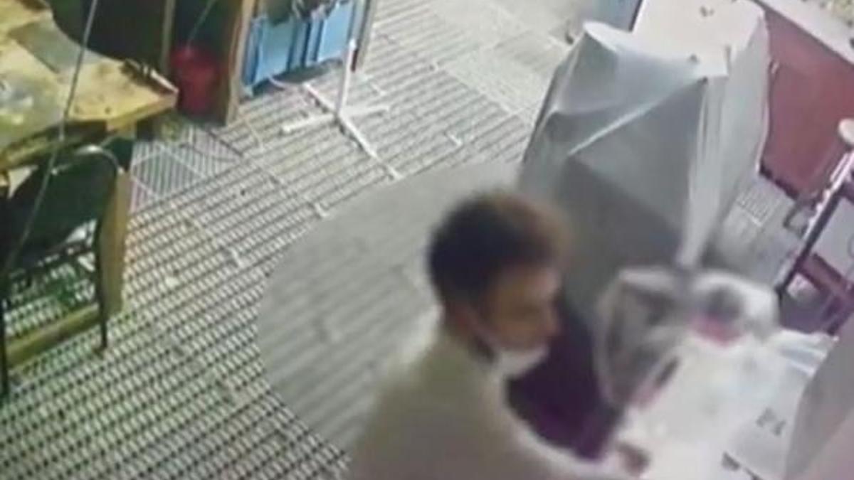 Çalıştığı atölyeden 4.5 kilogram altın çalıp ikiziyle kaçtı!