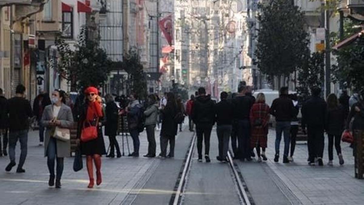 Kısıtlamalar yeniden gelir mi, sokağa çıkma yasağı geri gelecek mi?