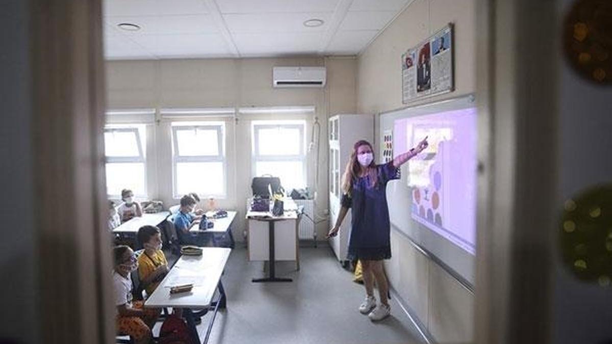 Okullarda 'sınıfların sürekli havalandırılması' uyarısı