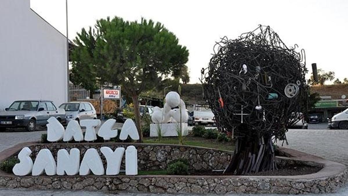 Datça'da yapılan Sanayi Ağacı heykeli tartışmaya neden oldu