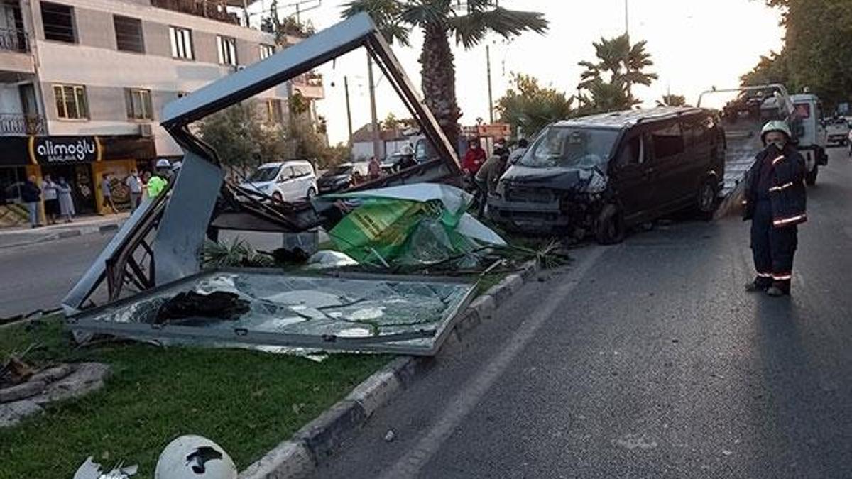 Ortalığı savaş alanına çeviren kaza! Çok sayıda yaralı var