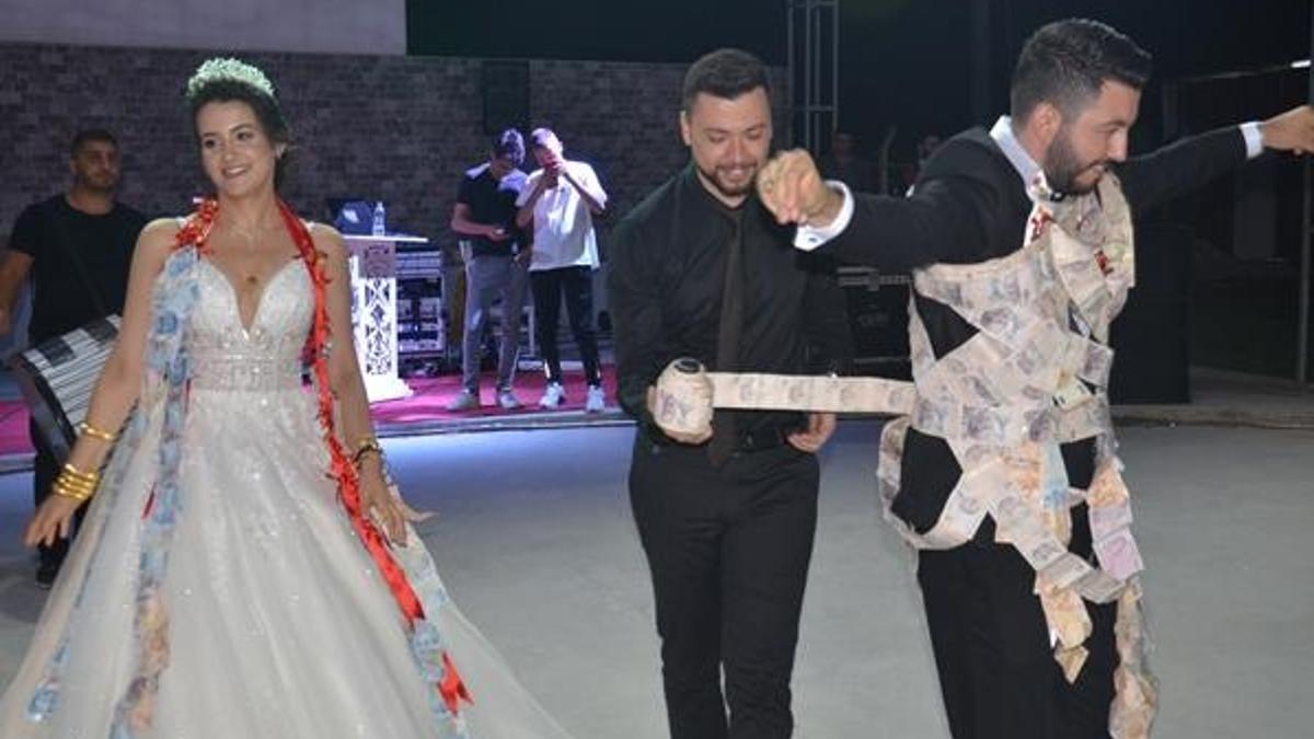 Damada 60 metre uzunluğunda 5 liralık banknot! 'Eziyet olsun diye yaptık'