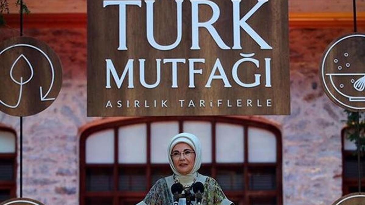 Emine Erdoğan'dan, 'Asırlık Tariflerle Türk Mutfağı' kitabının tanıtımına katılanlara teşekkür