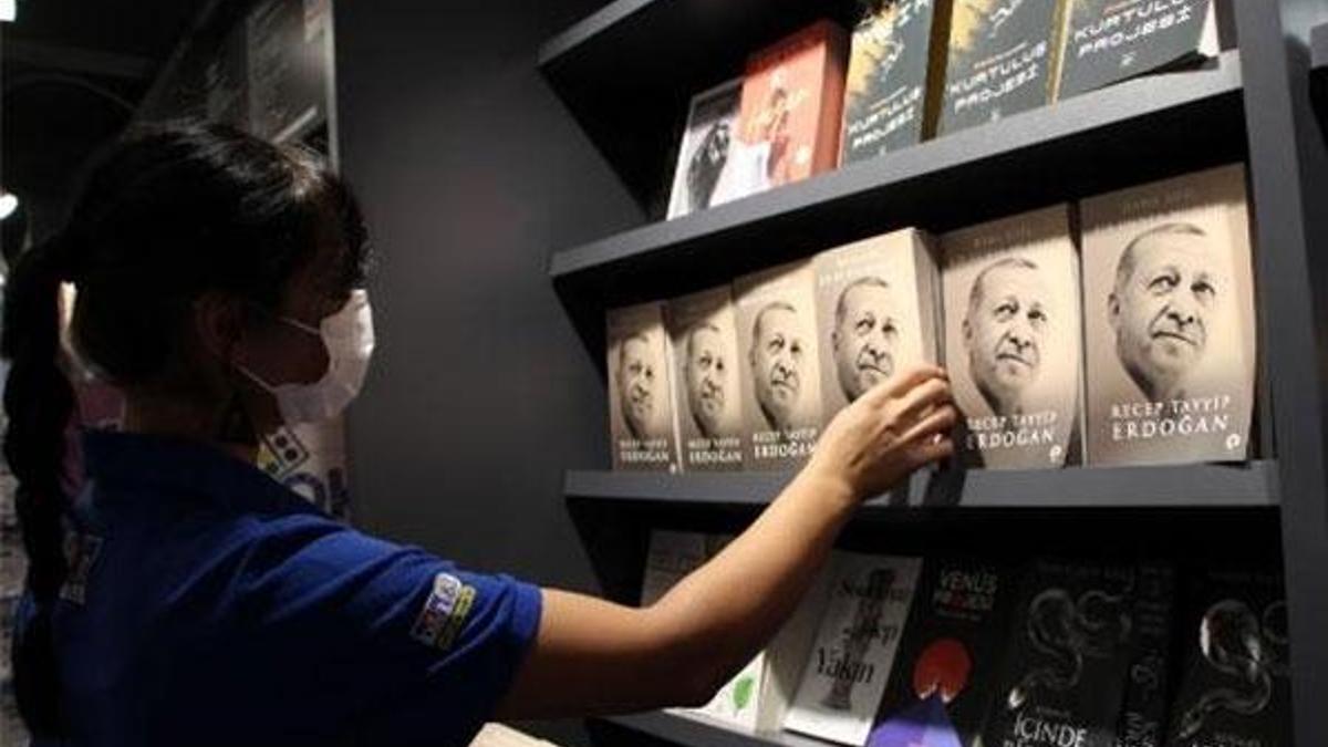 Cumhurbaşkanı Erdoğan'ın kitabı raflarda yerini aldı