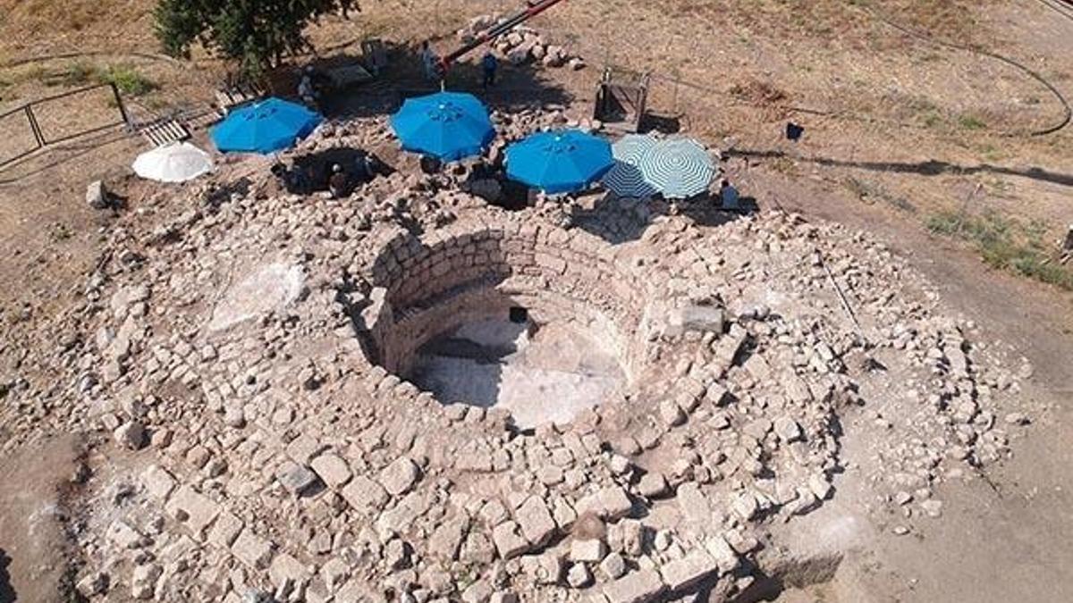 Aratos'un anıt mezarı, kireç ocağı olarak kullanılmış