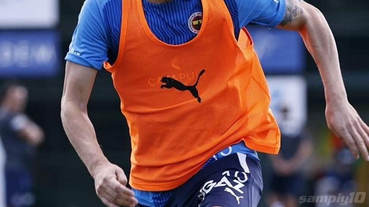 1 ay önce Fenerbahçe'ye imza atan Burak Kapacak için Altay devrede