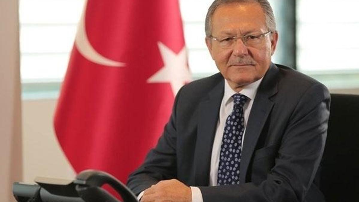 Ahmet Edip Uğur hayatını kaybetti