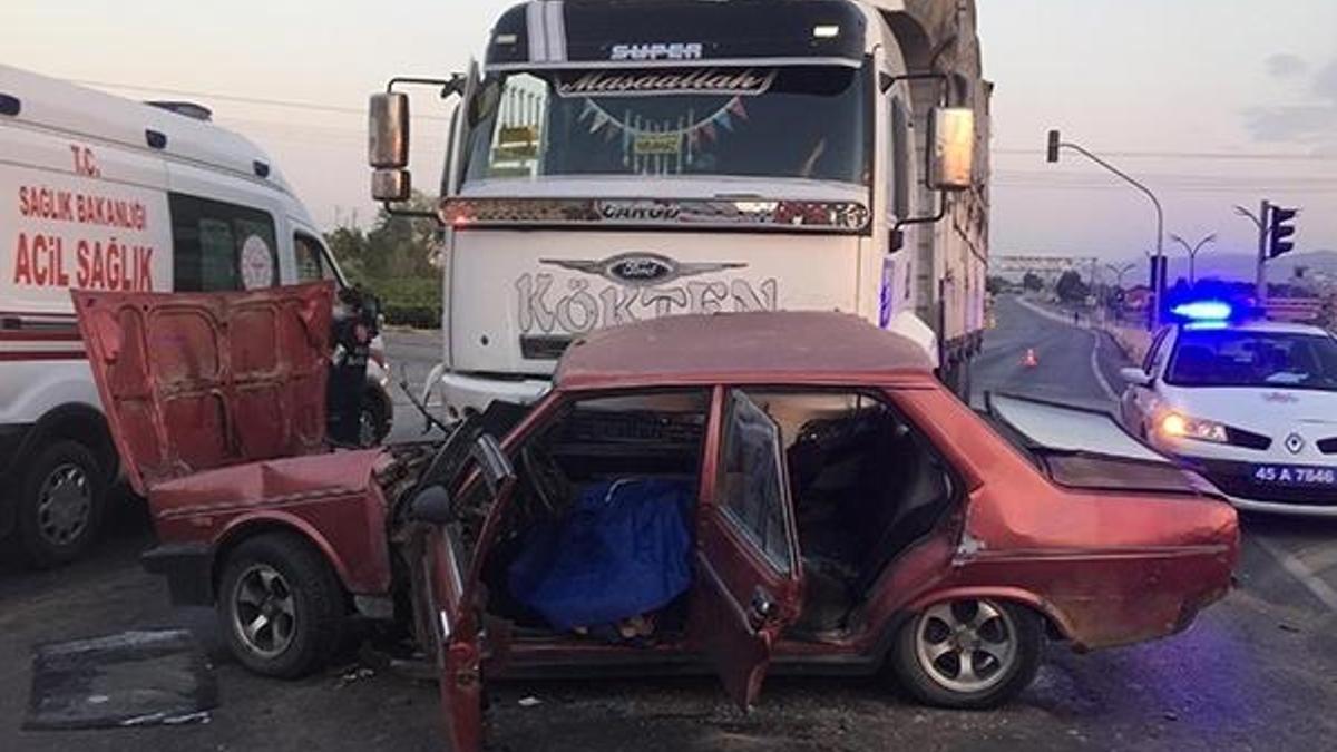 Kamyonla otomobil çarpıştı! 1 ölü, 3 yaralı