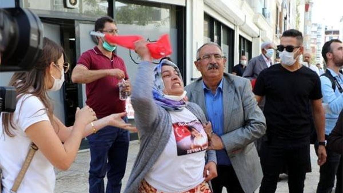 Van'da HDP önünde eylemdeki anne: Kızım savcı olacaktı, hayallerini çaldılar