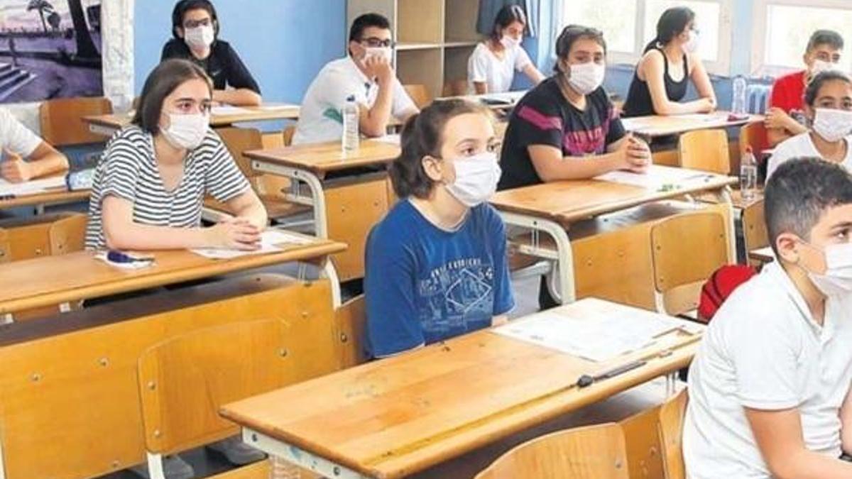 Okullar kapanıyor mu? Okullarda Covid-19 vakası görüldüğünde ne yapılacak?