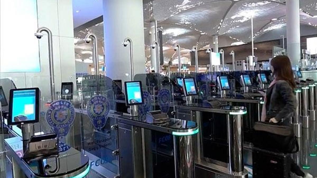 İstanbul Havalimanı'nda hızlı pasaport geçiş sistemini başladı!