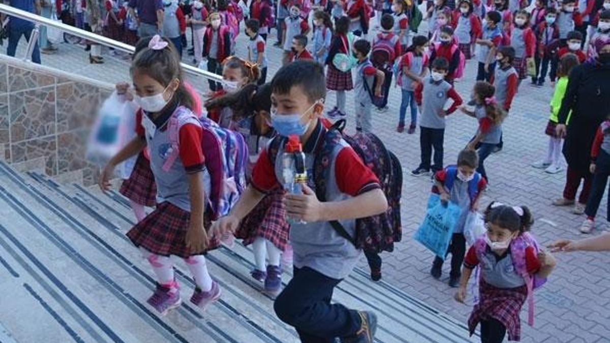 Milli Eğitim Bakanı Özer'den yüz yüze eğitim açıklaması! Resmen duyurdu! Öğrenciler...