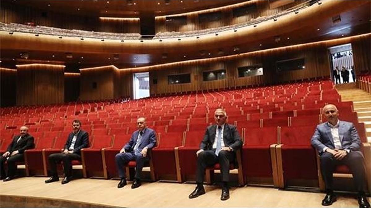 Cumhurbaşkanı Erdoğan, AKM'de incelemelerde bulundu
