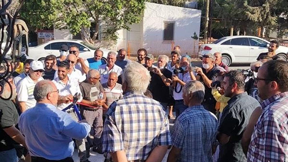 Datça'da tartışma konusu olan heykel ilginç şekilde açıldı
