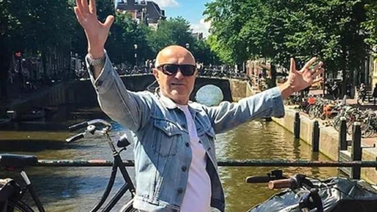 Ünlülerin tur menajeri Mick Brigden, kazdığı mezara düşerek öldü!