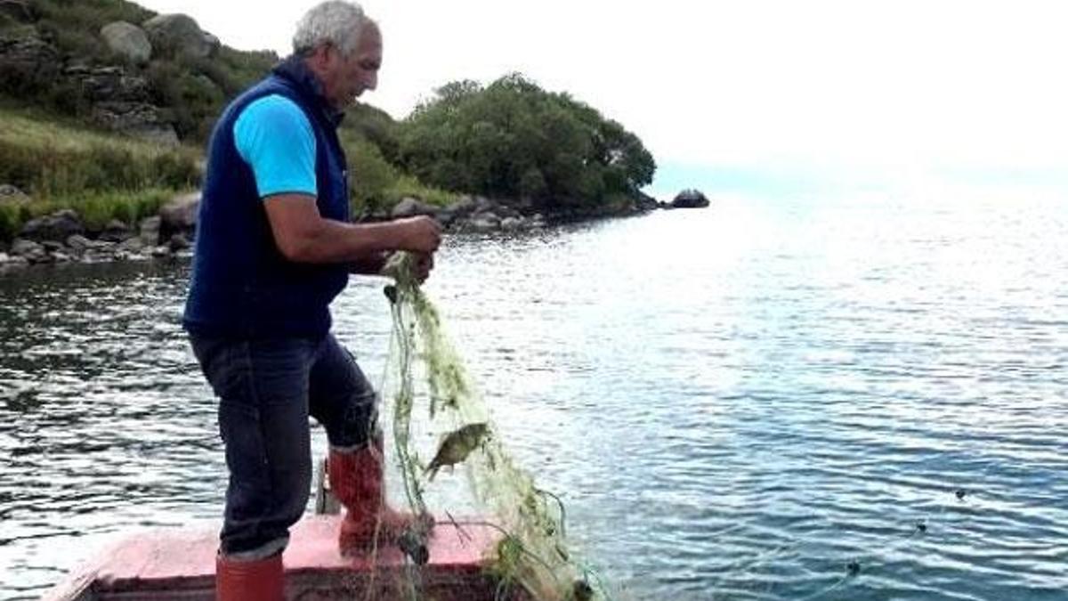 Çıldır Gölü'nde balıkçılar 'Vira bismillah' dedi