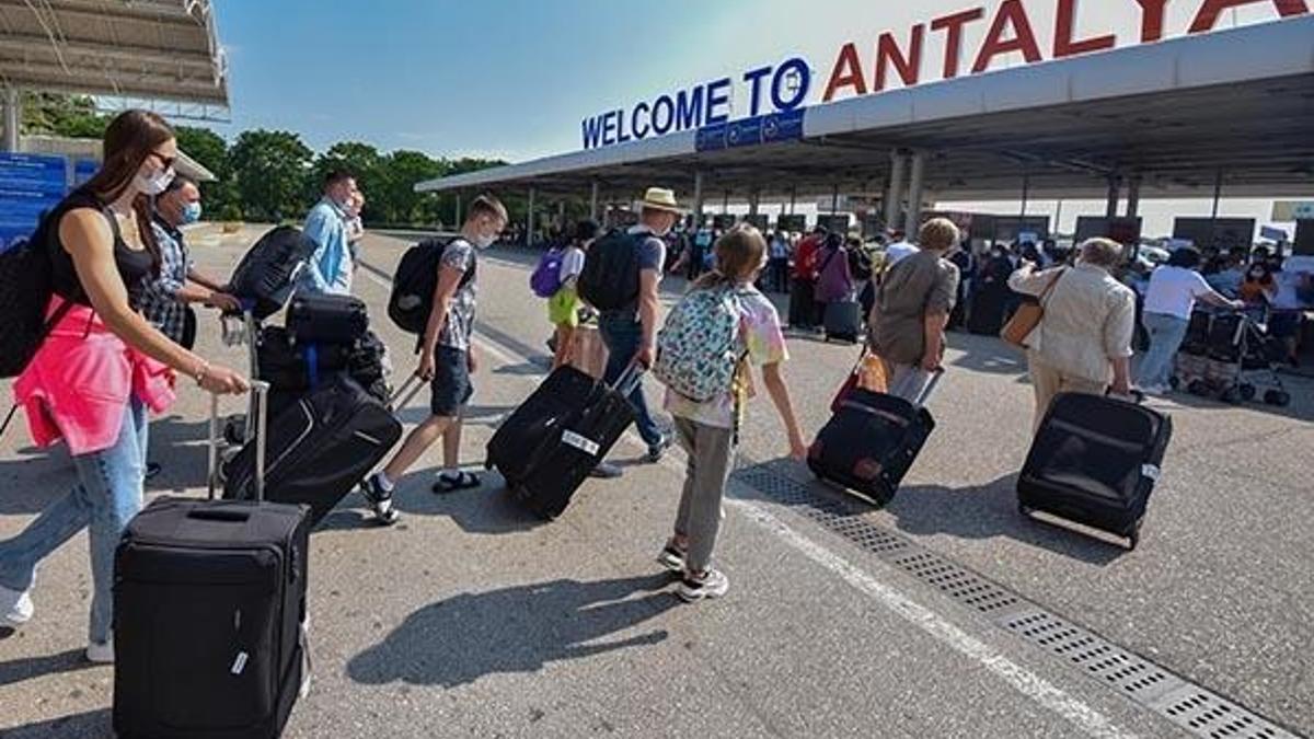 Antalya'ya gelen turist sayısı 6 milyonu geçti