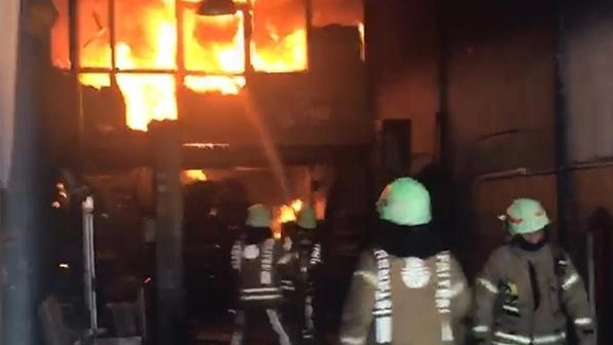 Şişli'de otomobil tamirhanesinde yangın