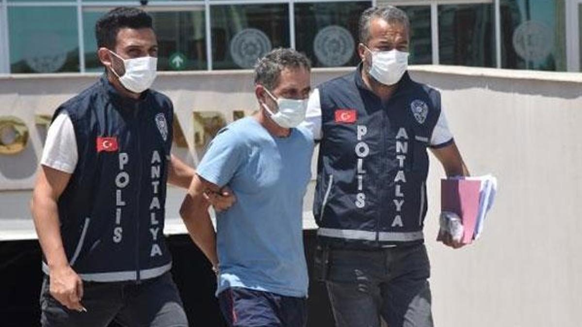 Dedikodu sebebiyle 20 yıllık arkadaşını öldürdü! Hala kızı...