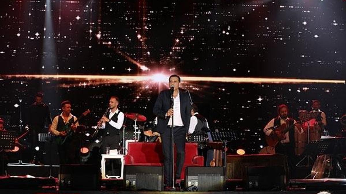 Rafet El Roman’dan romantik bir konser!