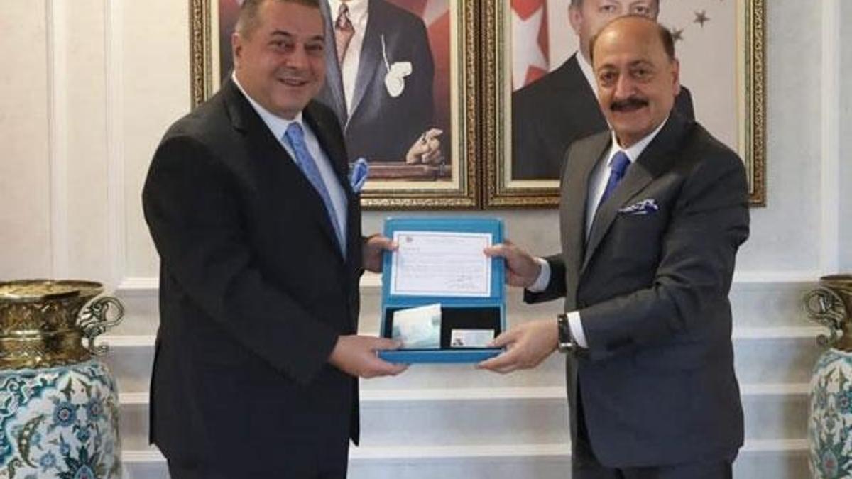 Turkuaz Kart uygulaması başladı! İlk kart teslim edildi