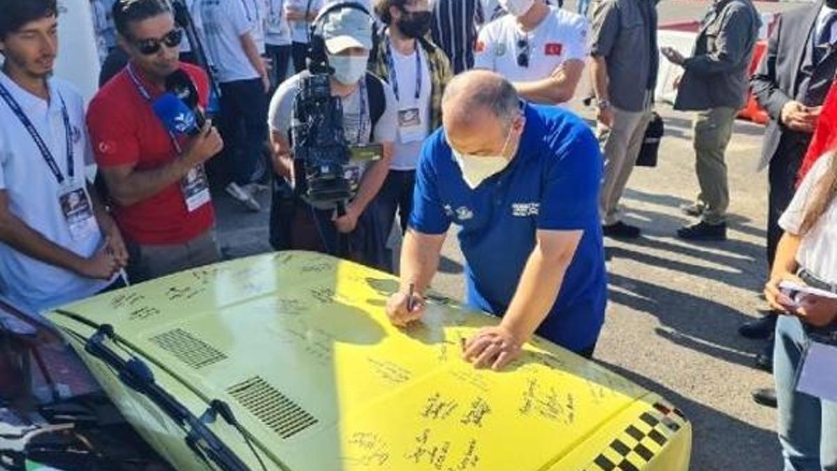 Bakan Varank'tan otonom araçlar yapan gençlere destek