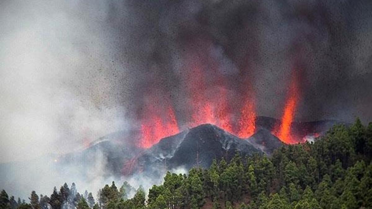 O bölgede 21 binden fazla deprem oldu! Yanardağ faaliyete geçti