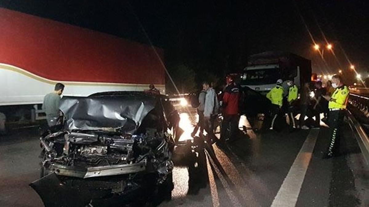 TEM Otoyolu'nda zincirleme kaza! Çok sayıda yaralı var