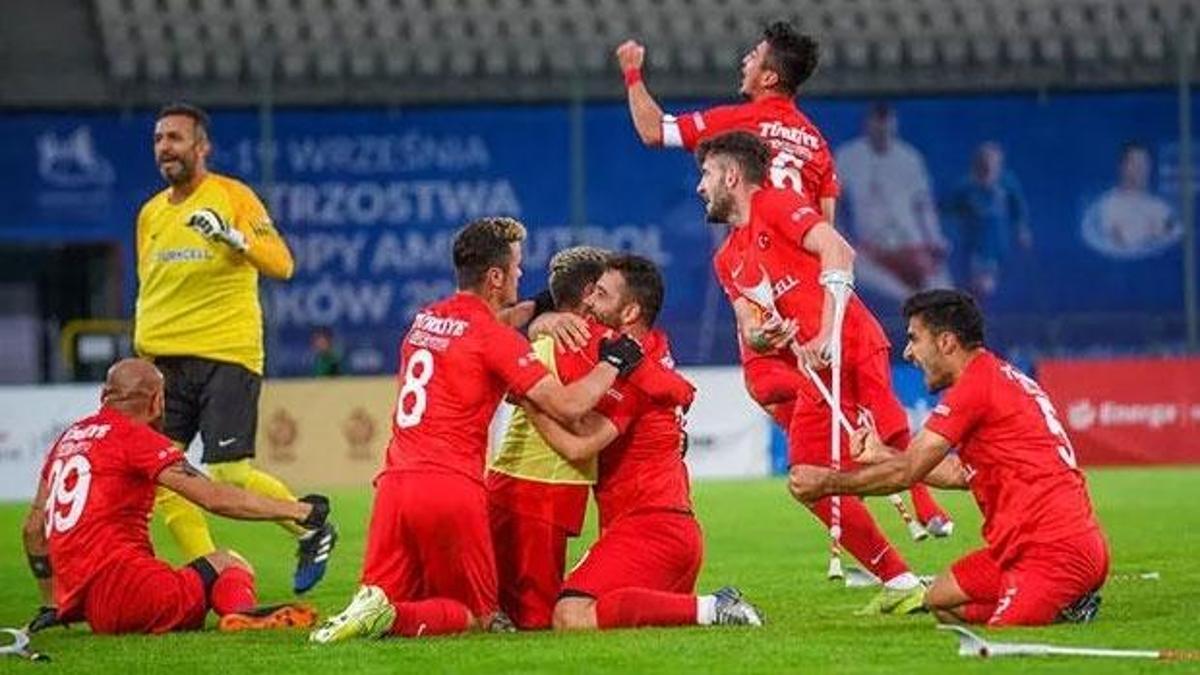 Osman Çakmak'tan taraftarlara mesaj: Herkesi havalimanına bekliyoruz