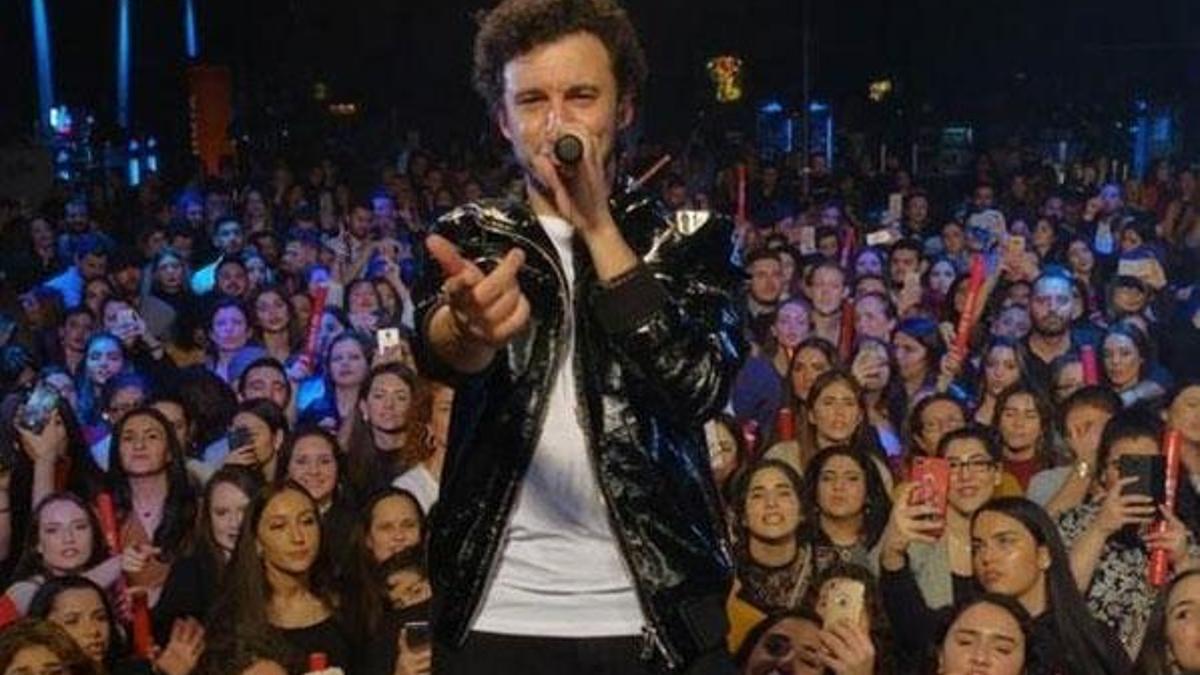 Ünlü şarkıcı Buray'a konserde hırsızlık şoku!