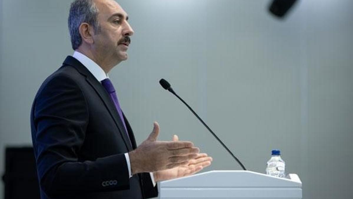 Adalet Bakanı Gül'den flaş açıklama! 'Yargıda sözleşmeli personel...'