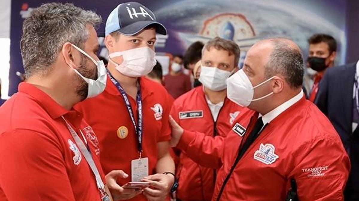 Bakan Varank, TEKNOFEST'te TÜBİTAK standını ziyaret etti