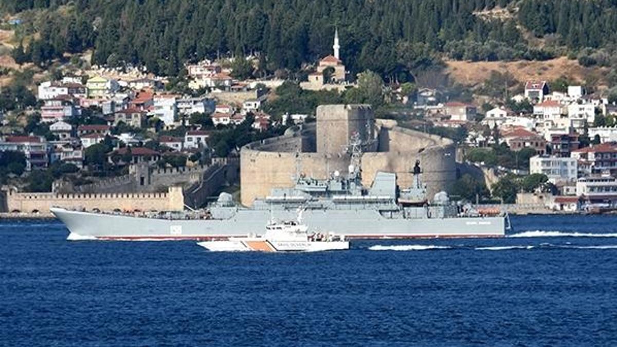 Rus savaş gemisi, Çanakkale Boğazı'ndan geçti