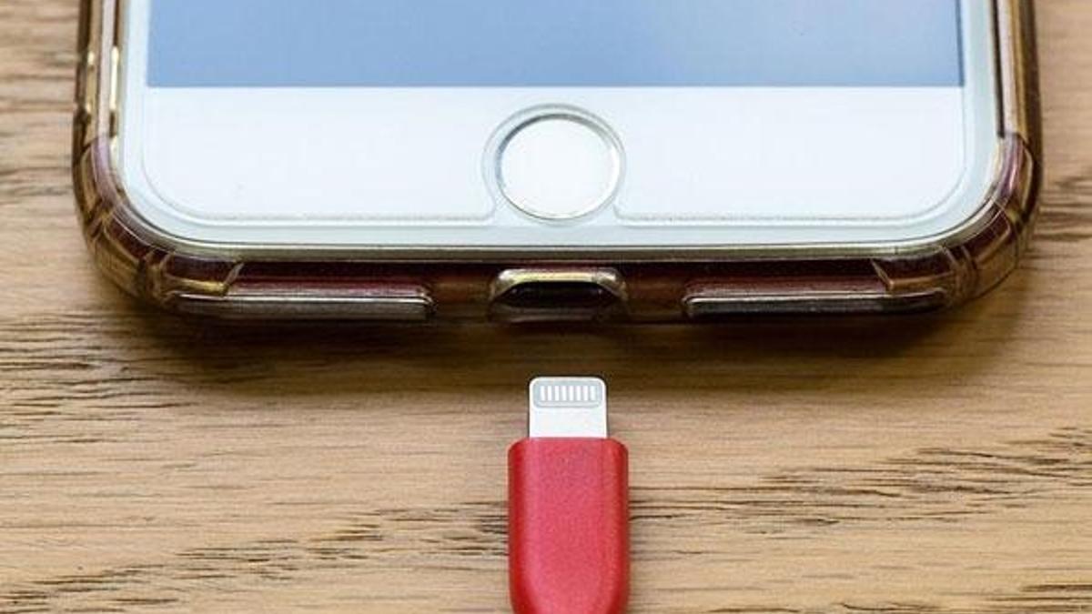 AB'den akıllı telefonlara tek tip şarj girişimi