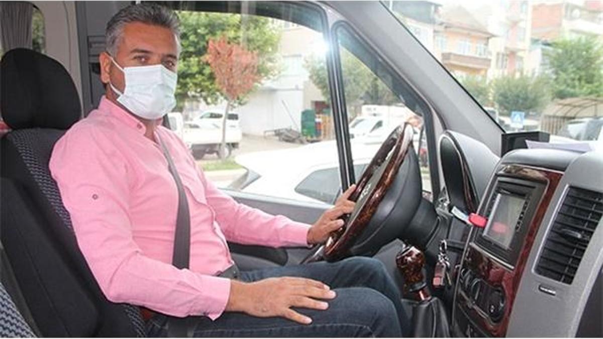 Kendi bile inanamadı! Satın aldığı minibüsü temizlerken buldu