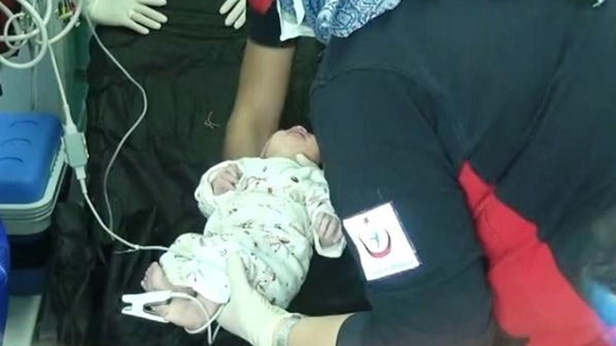 Korkunç! Sesi duyunca gördüler, bebeği toprağa gömüp...
